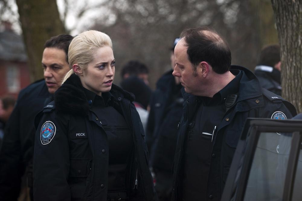 Still of Matt Gordon and Charlotte Sullivan in Rookie Blue (2010)