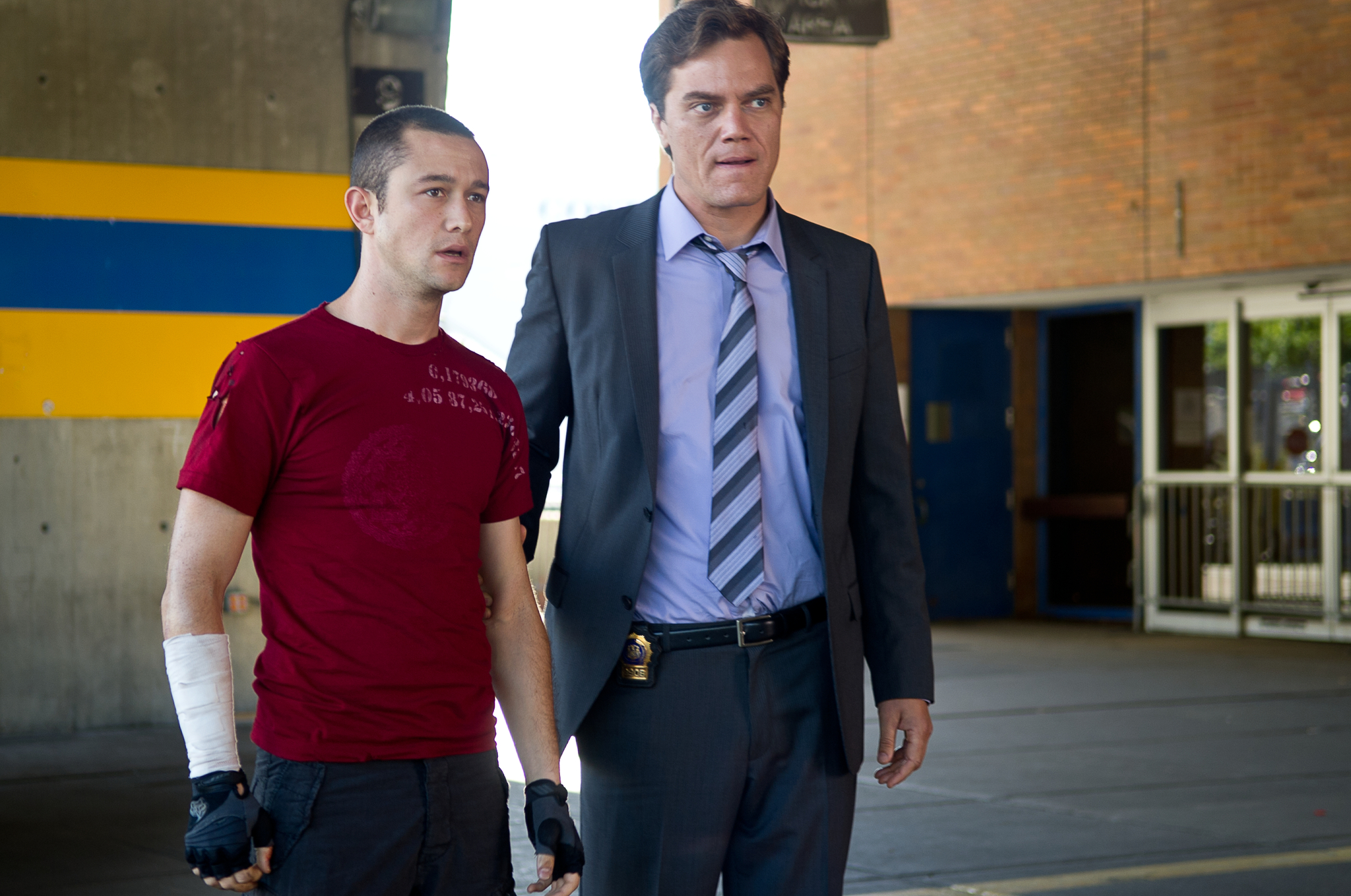 Still of Joseph Gordon-Levitt and Michael Shannon in Premium Rush (2012)