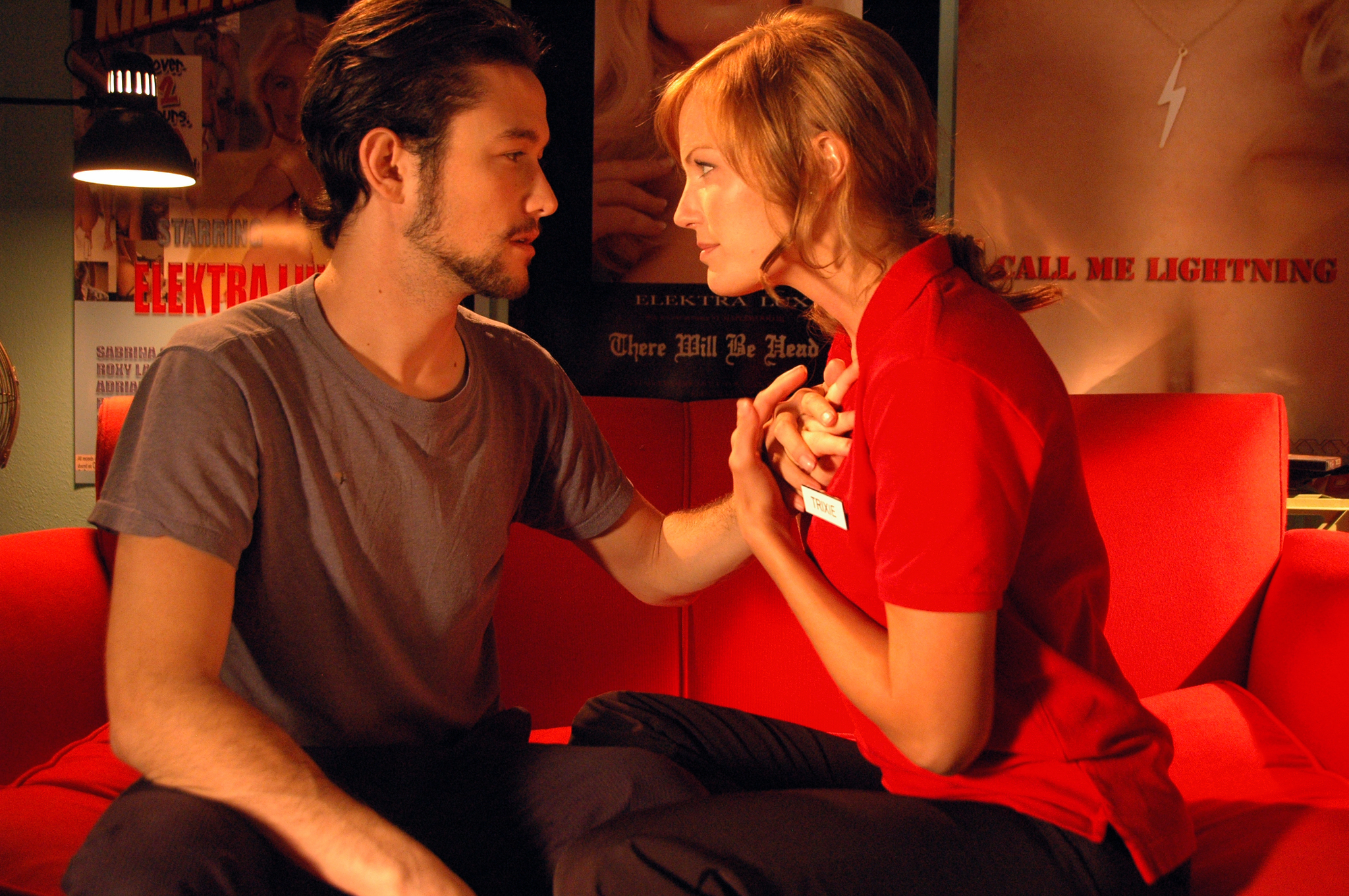 Still of Malin Akerman and Joseph Gordon-Levitt in Elektra Luxx (2010)