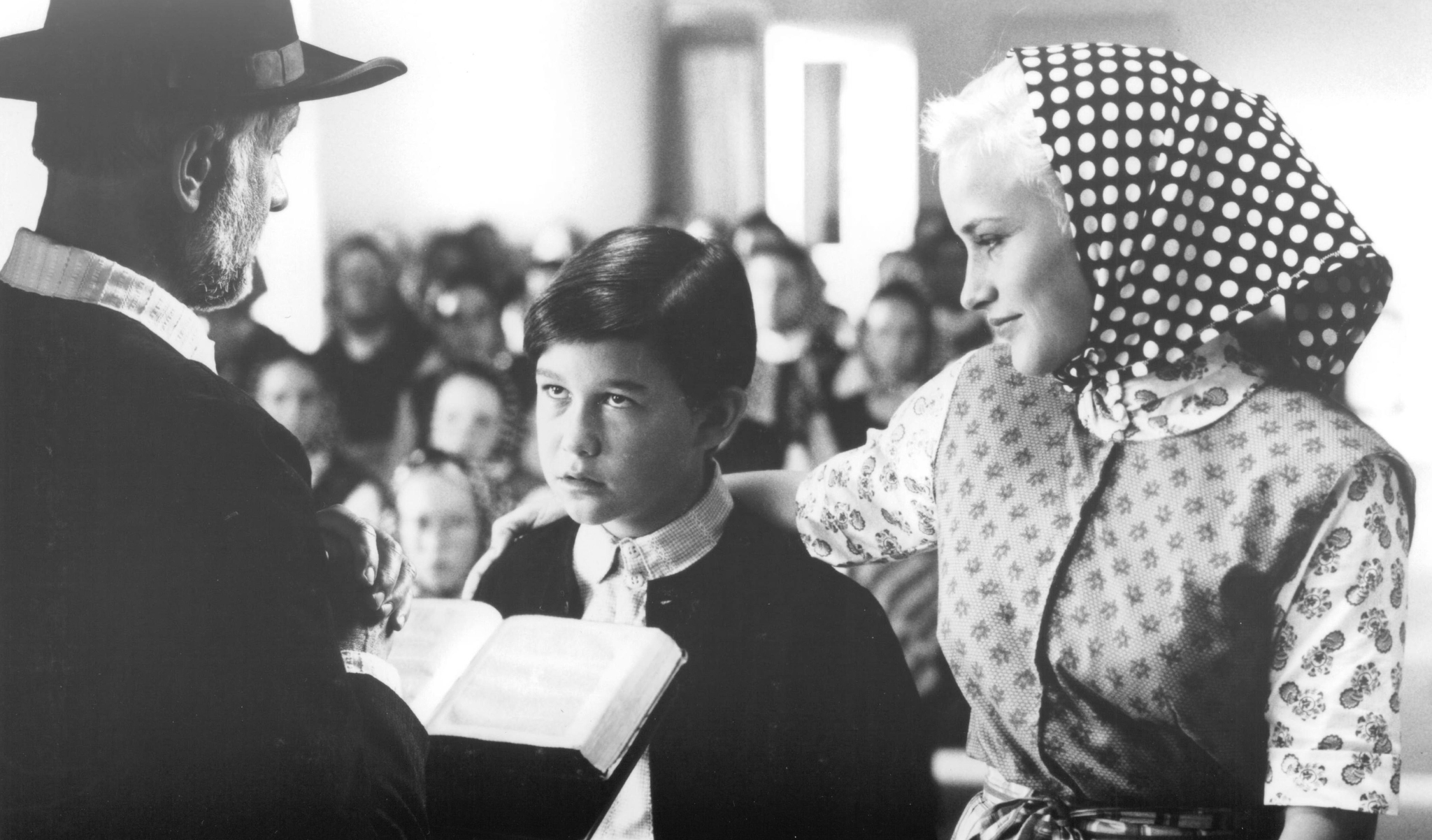 Still of Armin Mueller-Stahl, Patricia Arquette and Joseph Gordon-Levitt in Holy Matrimony (1994)