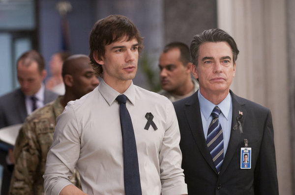 Still of Peter Gallagher and Christopher Gorham in Covert Affairs (2010)