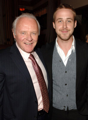 Anthony Hopkins and Ryan Gosling at event of Fracture (2007)