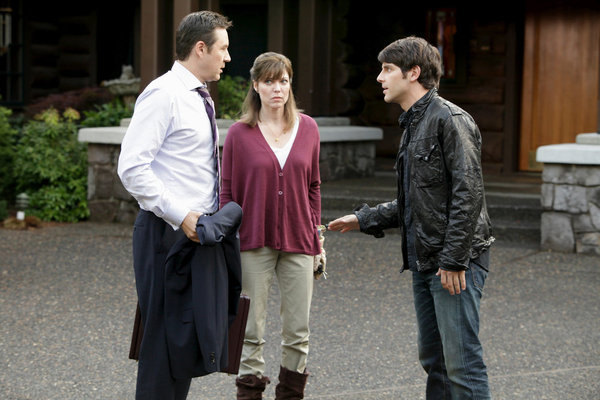 Still of Currie Graham, David Giuntoli and Jodie Harwood in Grimm (2011)