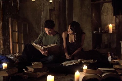 Still of Kat Graham and Steven R. McQueen in Vampyro dienorasciai (2009)