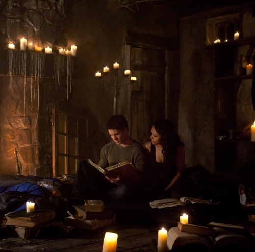 Still of Kat Graham and Steven R. McQueen in Vampyro dienorasciai (2009)