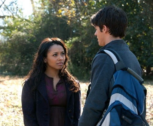 Still of Kat Graham and Steven R. McQueen in Vampyro dienorasciai (2009)