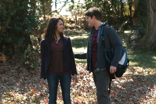 Still of Kat Graham and Steven R. McQueen in Vampyro dienorasciai (2009)