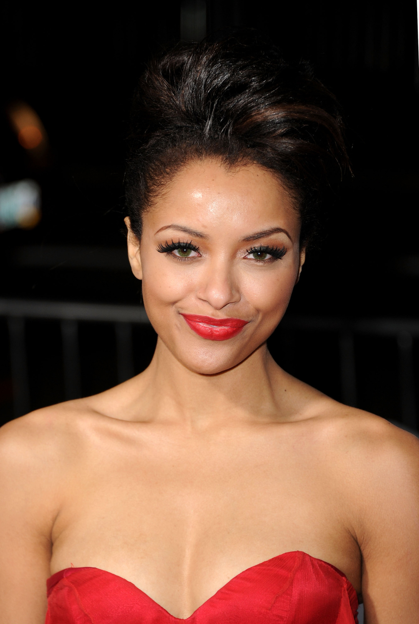 Kat Graham at event of Raudonkepuraite (2011)