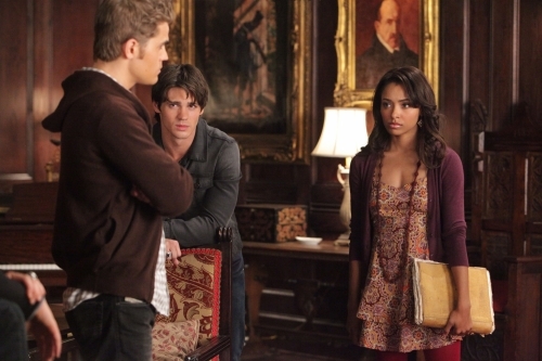 Still of Kat Graham, Paul Wesley and Steven R. McQueen in Vampyro dienorasciai (2009)