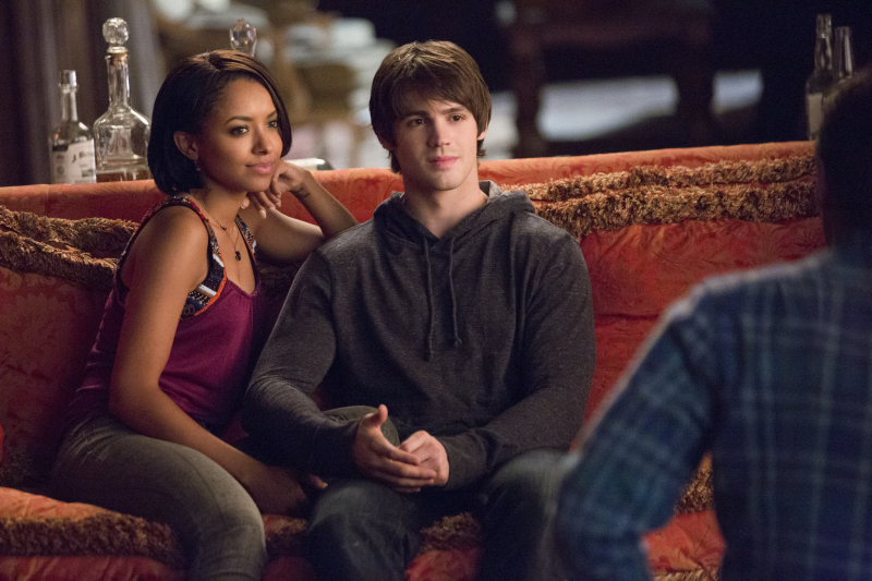 Still of Kat Graham and Steven R. McQueen in Vampyro dienorasciai (2009)