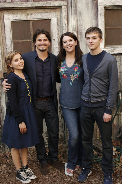 Still of Lauren Graham, Jason Ritter, Mae Whitman and Mark Cyr in Parenthood (2010)