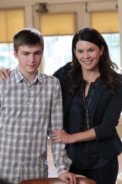 Still of Lauren Graham and Drew Holt in Parenthood (2010)