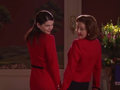 Still of Kelly Bishop and Lauren Graham in Gilmore Girls (2000)