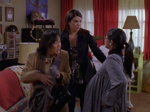 Still of Keiko Agena, Lauren Graham and Emily Kuroda in Gilmore Girls (2000)