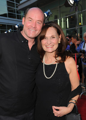Beth Grant and David Koechner at event of Extract (2009)