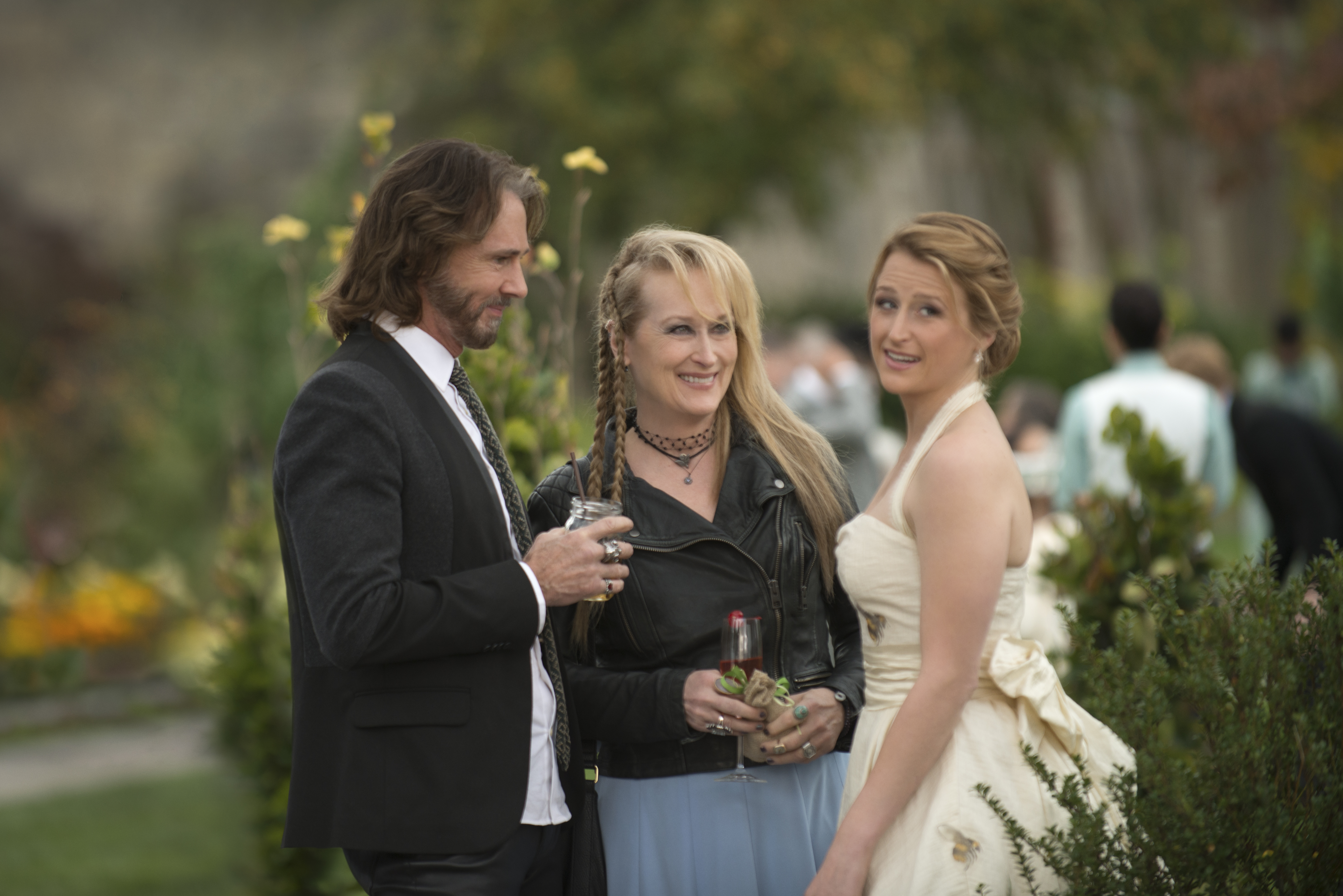 Still of Meryl Streep, Mamie Gummer and Rick Springfield in Roko karaliene (2015)