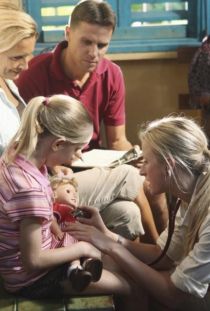 Still of Mamie Gummer in Off the Map (2011)