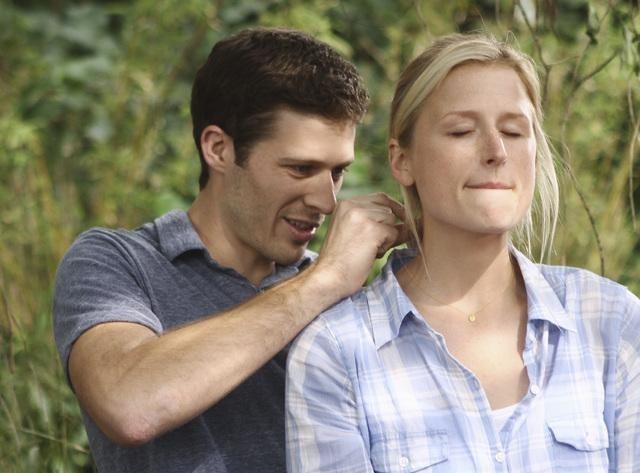 Still of Mamie Gummer and Zach Gilford in Off the Map (2011)