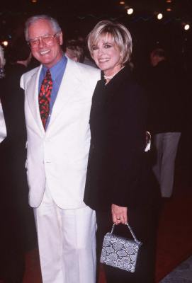 Larry Hagman and Linda Gray at event of Primary Colors (1998)