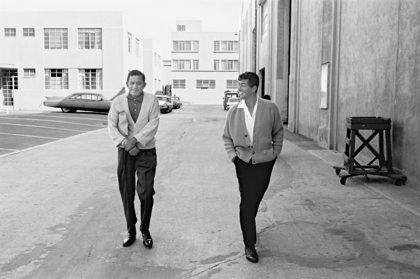 Dean Martin walking with his assistant, Mack Gray