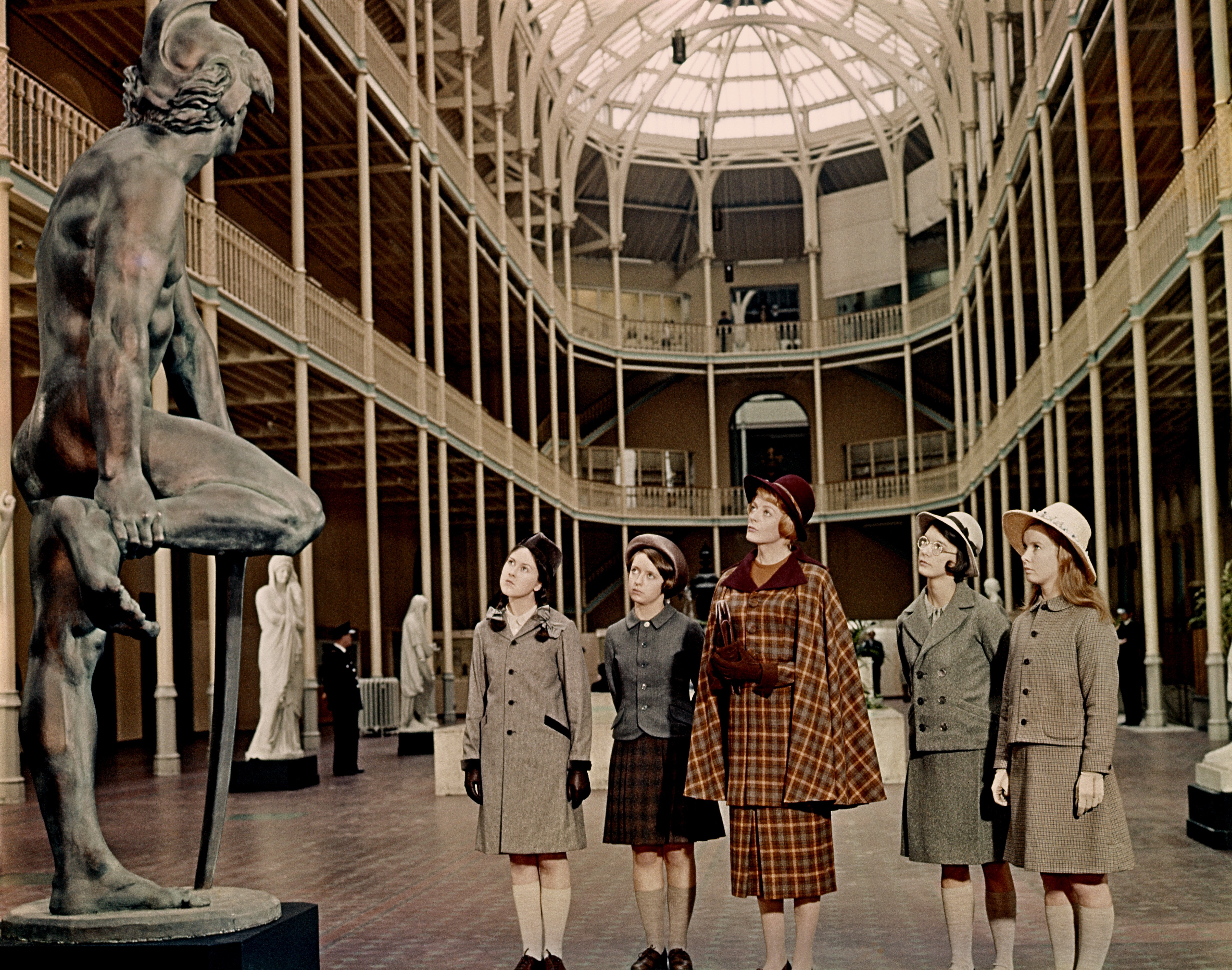 Still of Maggie Smith, Jane Carr, Pamela Franklin, Diane Grayson and Shirley Steedman in The Prime of Miss Jean Brodie (1969)