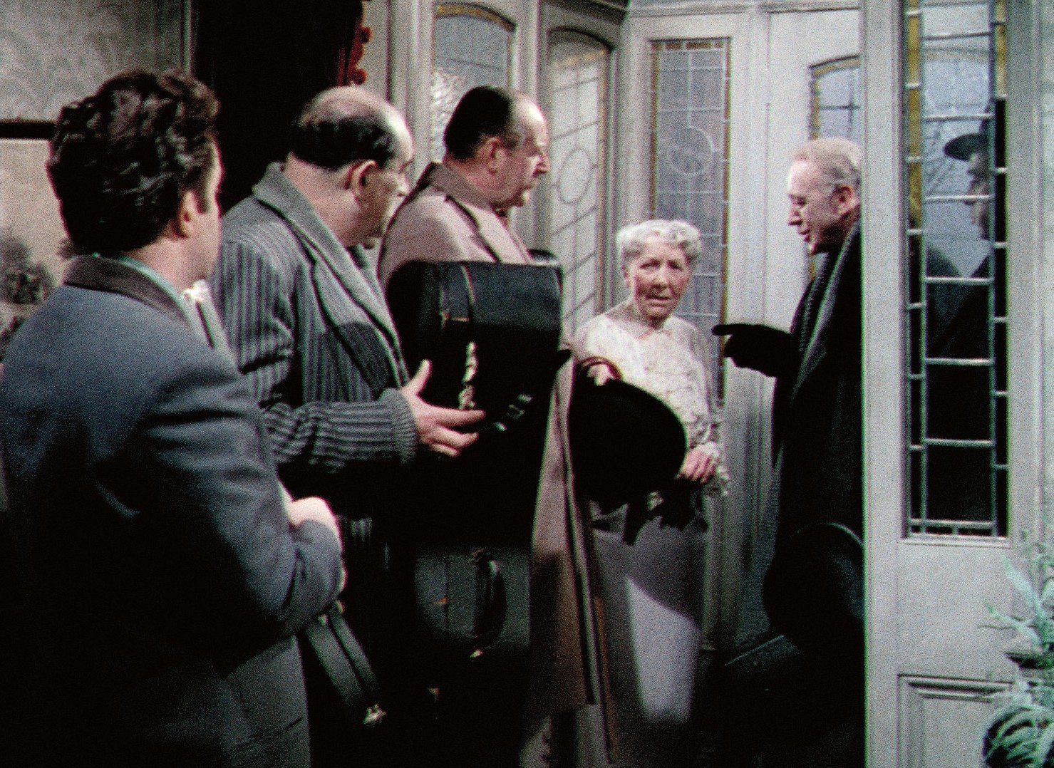 Still of Alec Guinness, Peter Sellers, Herbert Lom, Danny Green, Katie Johnson and Cecil Parker in The Ladykillers (1955)
