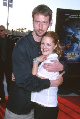 Drew Barrymore and Tom Green at event of Titan A.E. (2000)