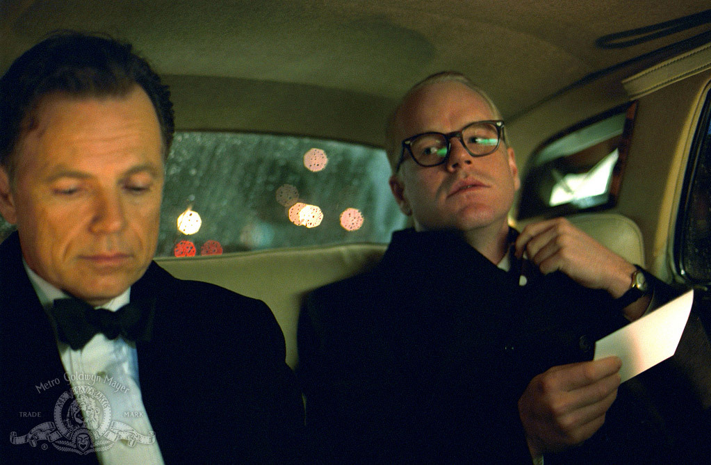 Still of Philip Seymour Hoffman and Bruce Greenwood in Capote (2005)