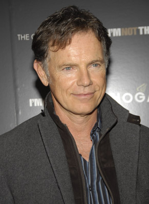 Bruce Greenwood at event of Manes cia nera (2007)