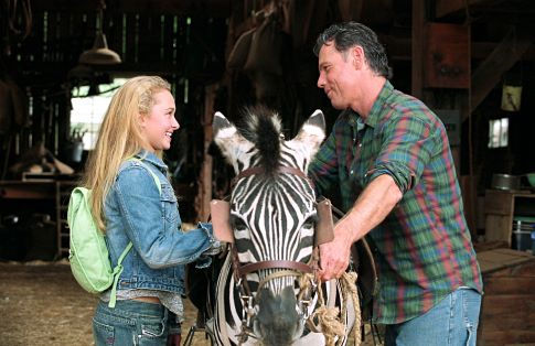 Still of Bruce Greenwood and Hayden Panettiere in Racing Stripes (2005)