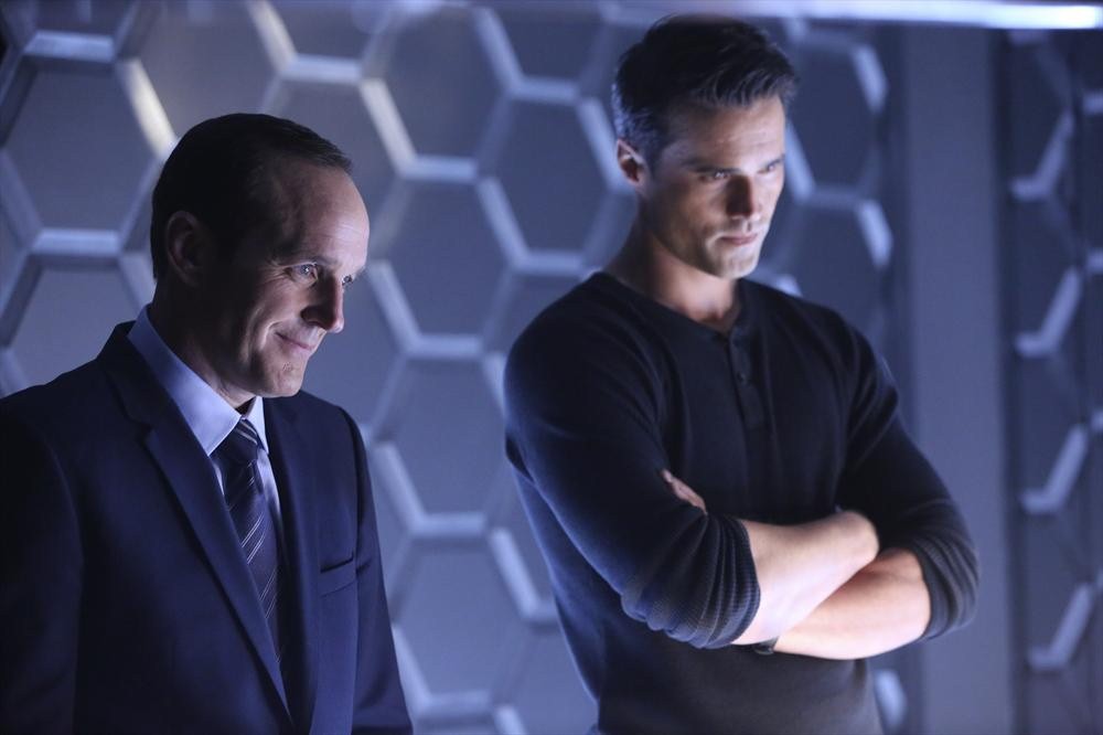 Still of Clark Gregg and Brett Dalton in Agents of S.H.I.E.L.D. (2013)