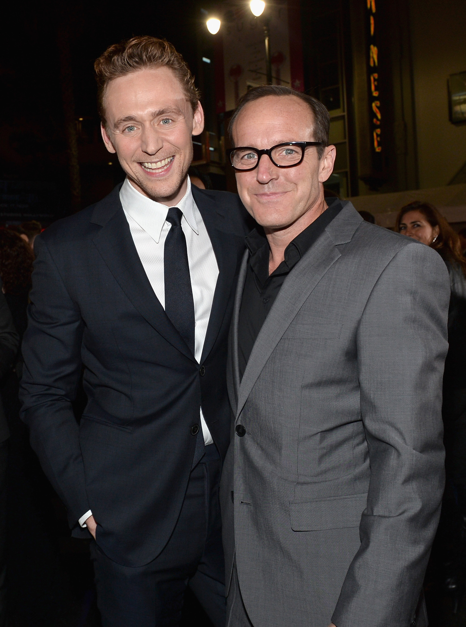 Clark Gregg and Tom Hiddleston at event of Toras: Tamsos pasaulis (2013)