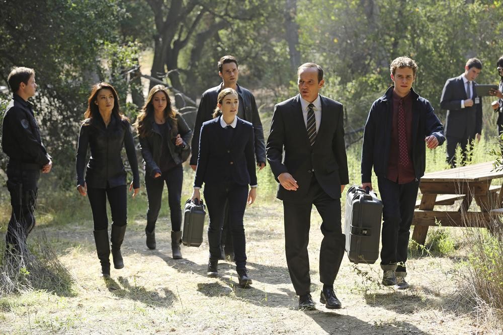 Still of Ming-Na Wen, Clark Gregg, Iain De Caestecker, Brett Dalton, Chloe Bennet and Elizabeth Henstridge in Agents of S.H.I.E.L.D. (2013)