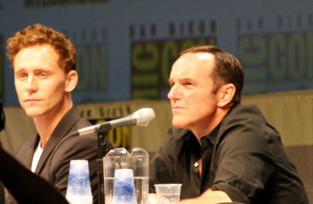 Clark Gregg and Tom Hiddleston at event of Toras (2011)