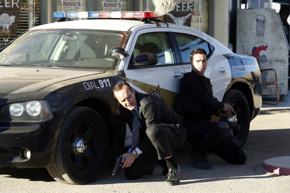 Still of Clark Gregg and Brett Dalton in Agents of S.H.I.E.L.D. (2013)