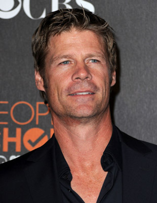 Joel Gretsch at event of The 36th Annual People's Choice Awards (2010)