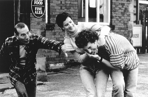 Still of Pete Postlethwaite, Rachel Griffiths and James Thornton in Among Giants (1998)