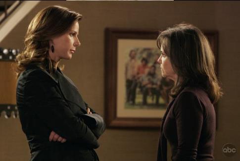 Still of Sally Field and Rachel Griffiths in Brothers & Sisters (2006)