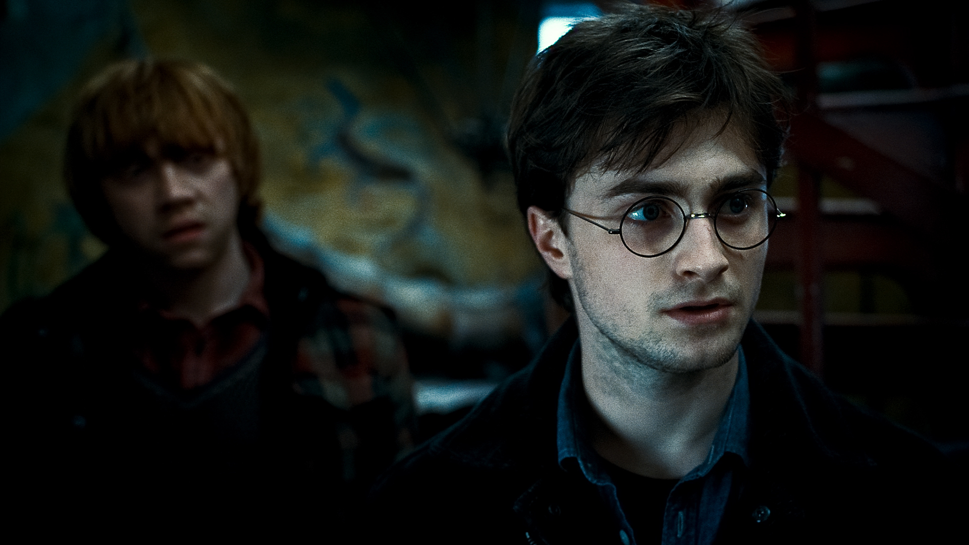 Still of Rupert Grint and Daniel Radcliffe in Haris Poteris ir mirties relikvijos. 1 dalis (2010)