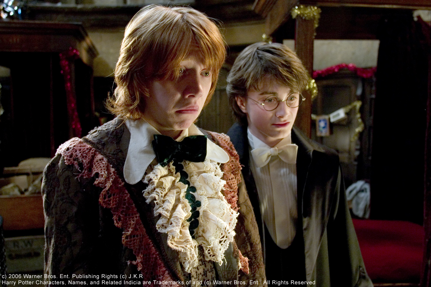 Still of Rupert Grint and Daniel Radcliffe in Haris Poteris ir ugnies taure (2005)