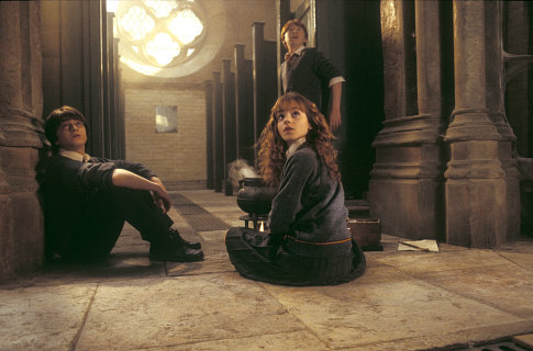 (L-r) Harry (DANIEL RADCLIFFE), Hermione (EMMA WATSON) and Ron (RUPERT GRINT)