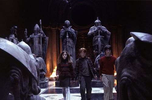 Still of Rupert Grint, Daniel Radcliffe and Emma Watson in Haris Poteris ir isminties akmuo (2001)