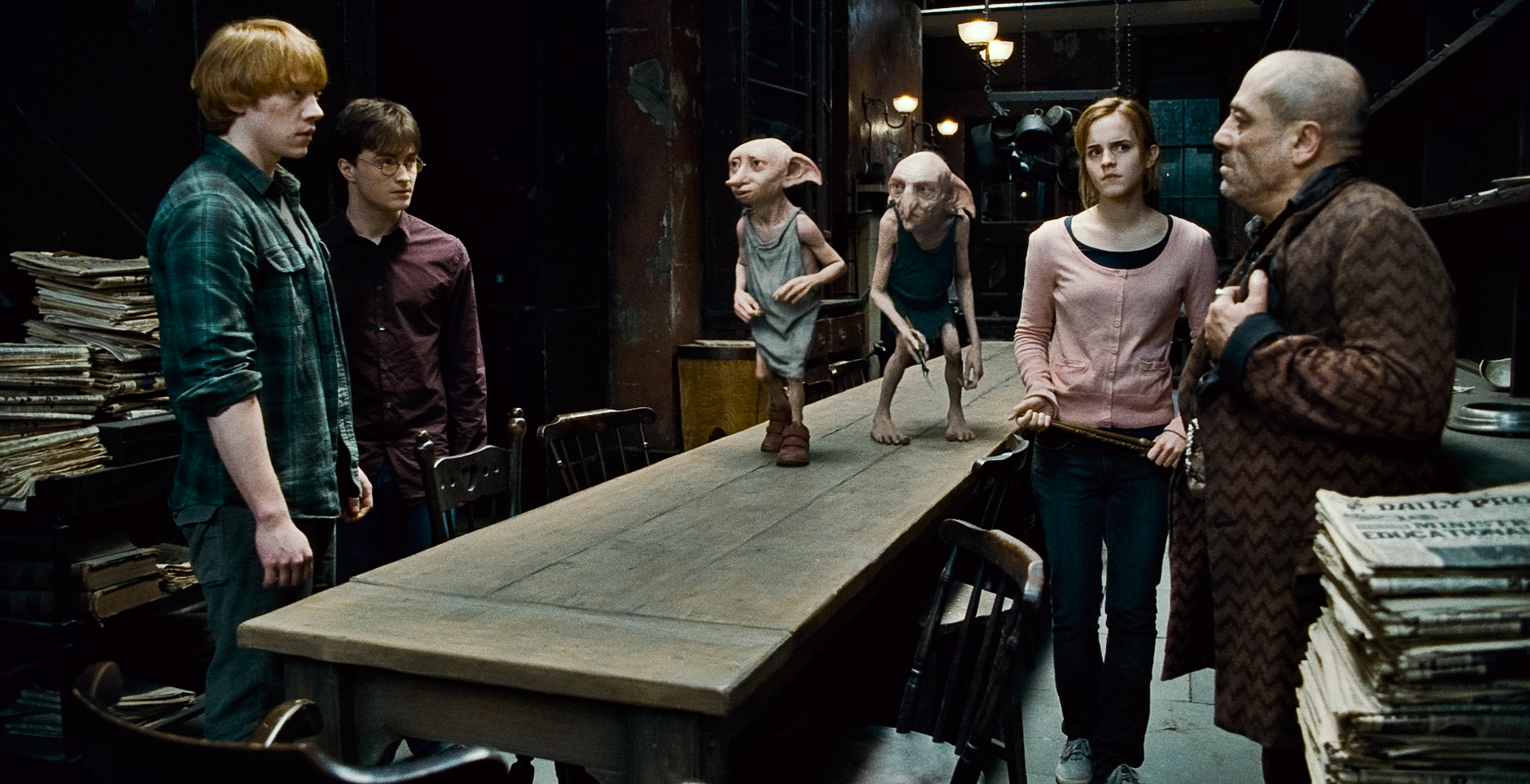 Still of Rupert Grint, Andy Linden, Daniel Radcliffe and Emma Watson in Haris Poteris ir mirties relikvijos. 1 dalis (2010)