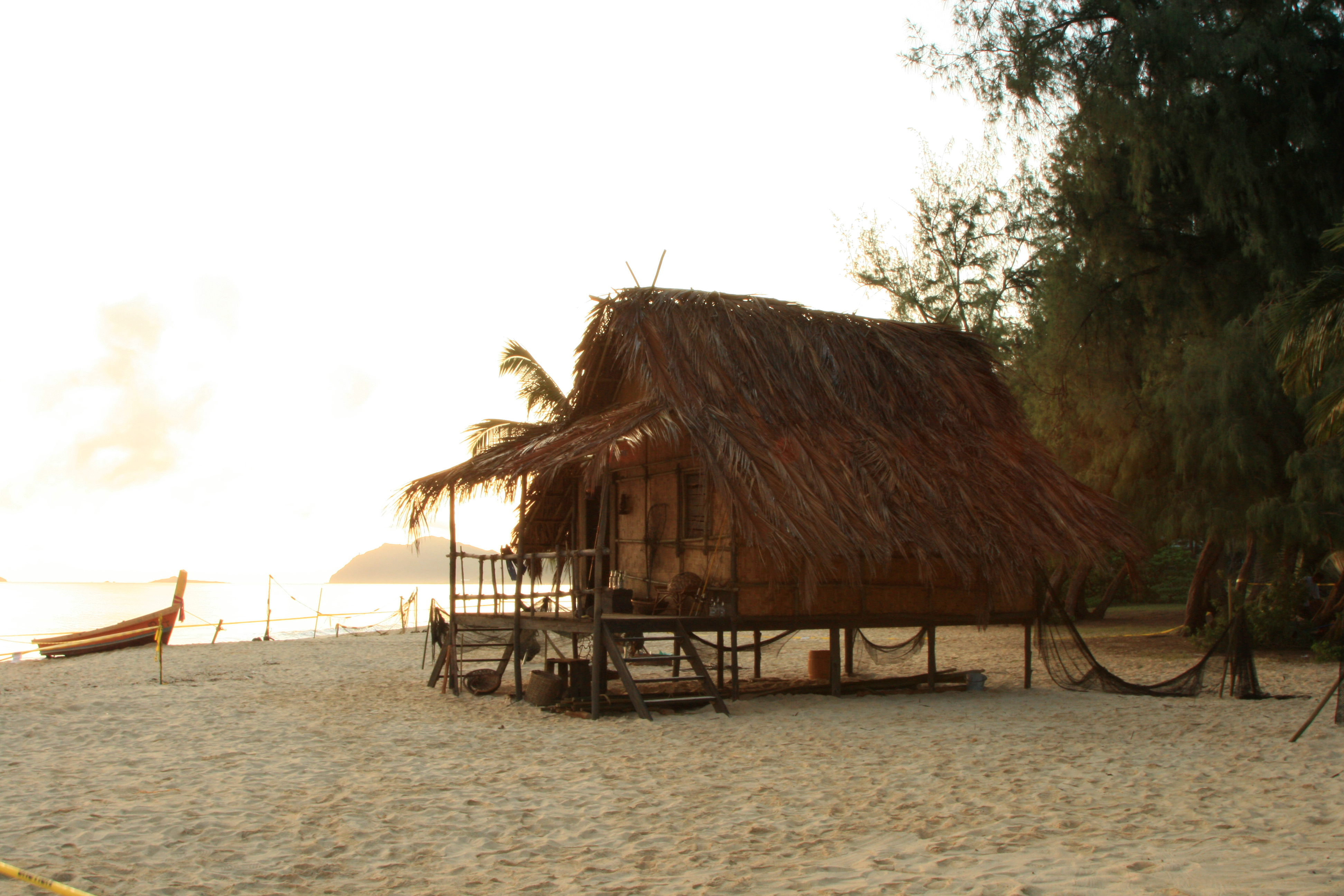 Thai fishing hut. Two wall set built on the beach. - 
