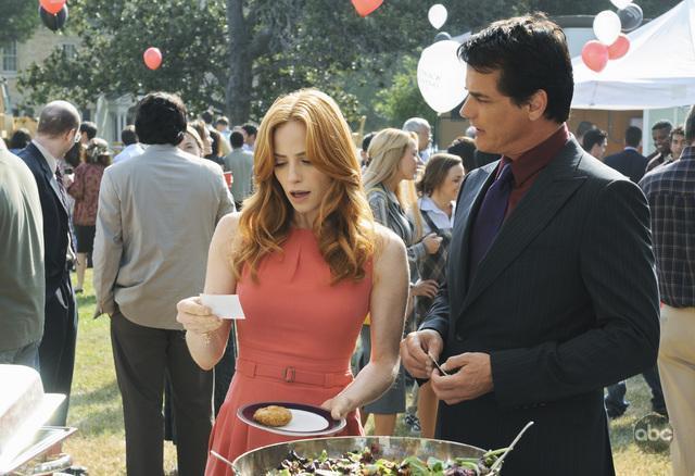 Still of Paul Gross and Jaime Ray Newman in Istvyko raganos (2009)