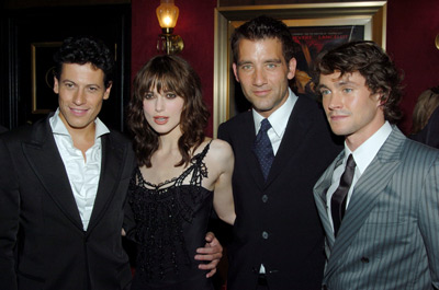 Hugh Dancy, Ioan Gruffudd, Keira Knightley and Clive Owen at event of Karalius Arturas (2004)