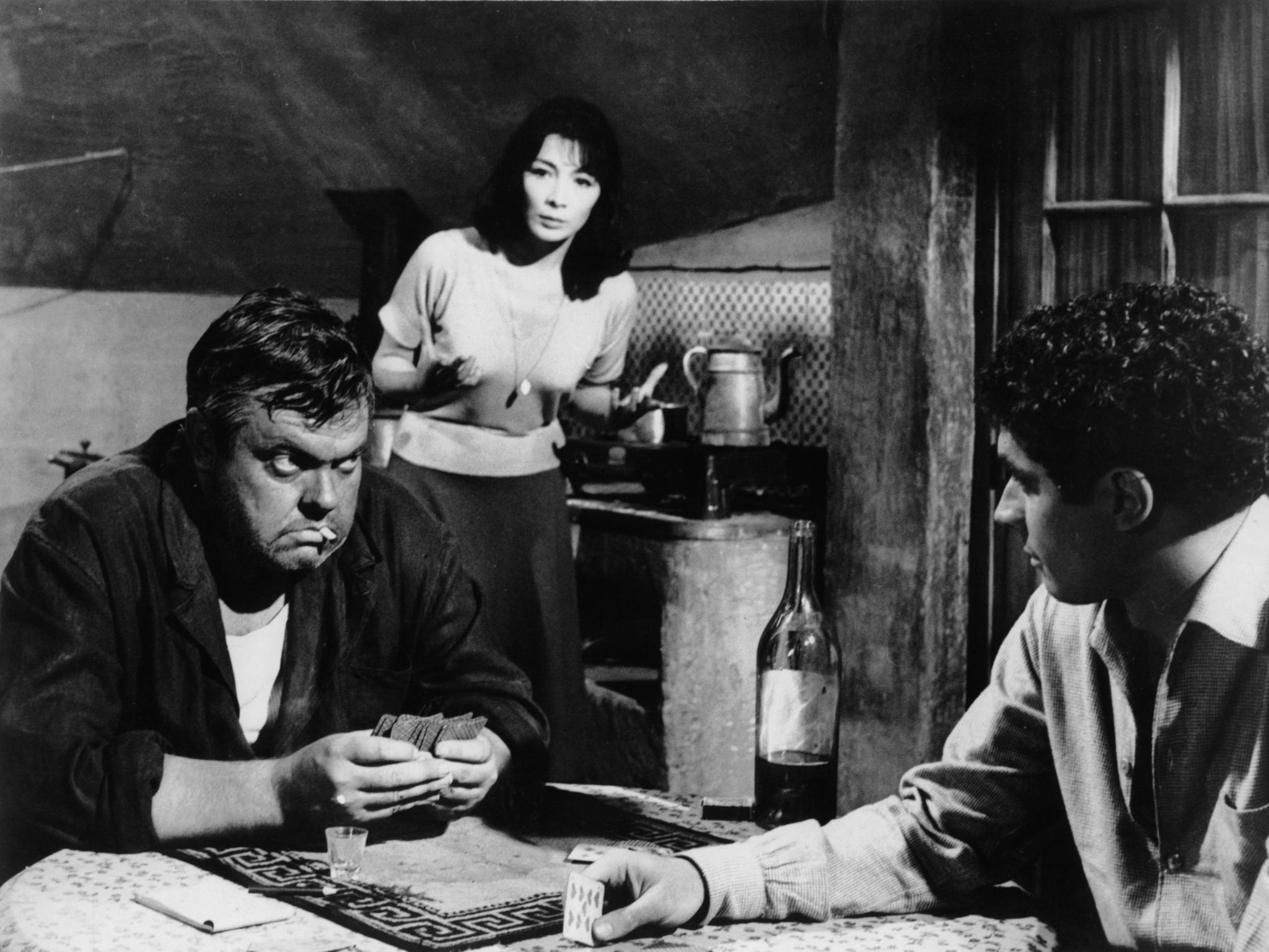 Still of Orson Welles, Bradford Dillman and Juliette Gréco in Crack in the Mirror (1960)
