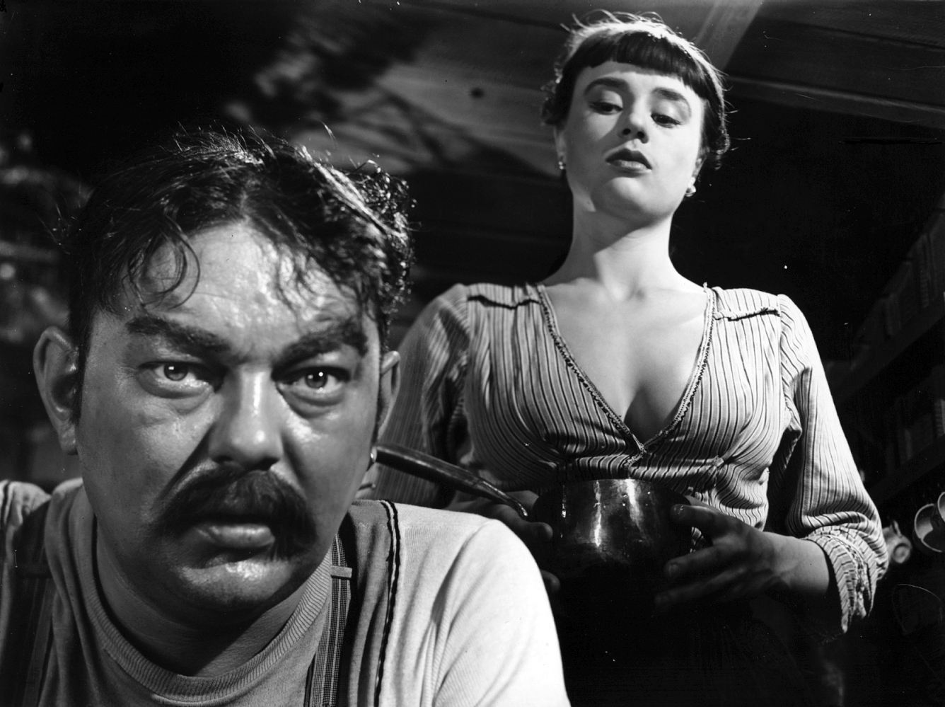 Still of Harriet Andersson and Åke Grönberg in Gycklarnas afton (1953)