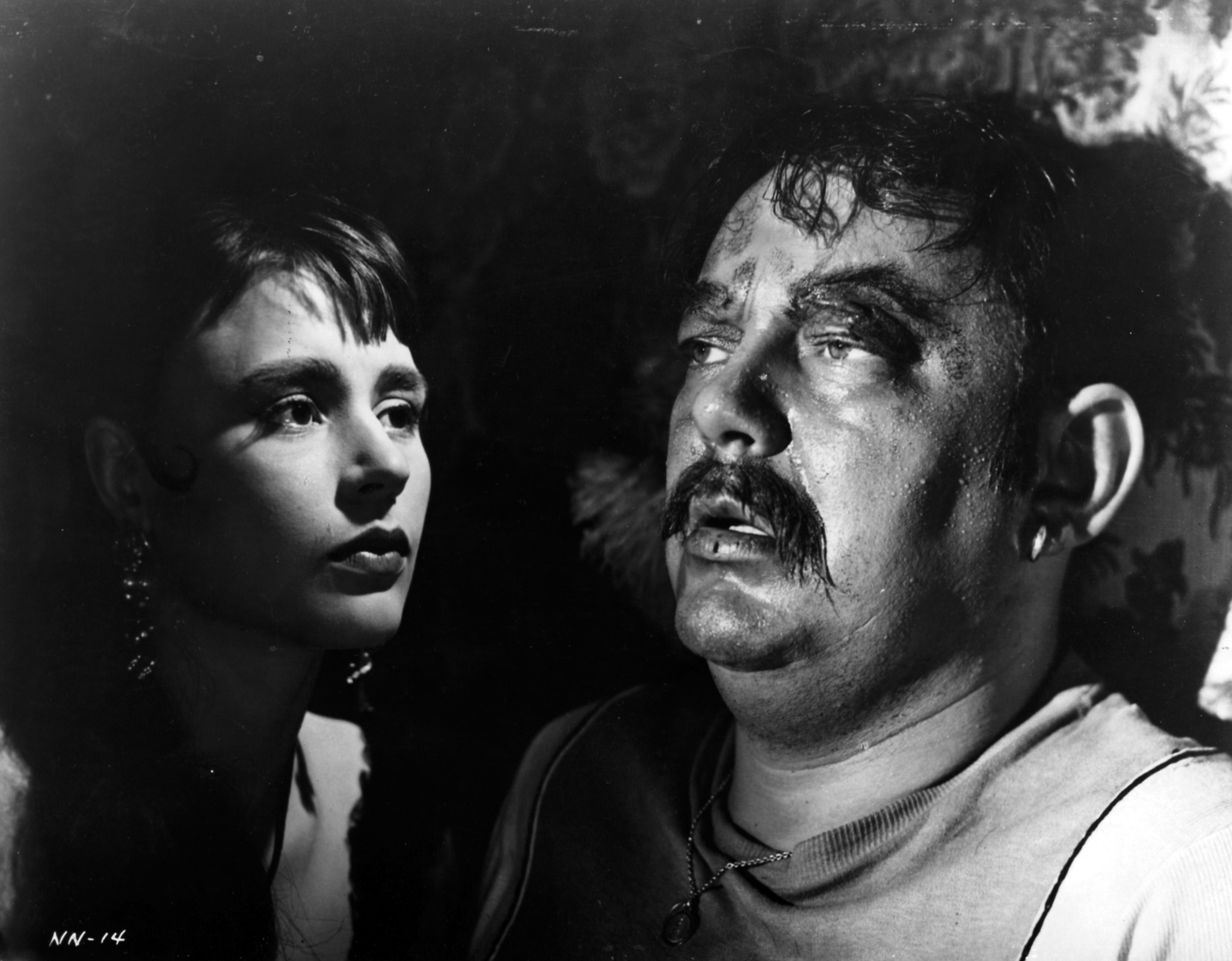 Still of Harriet Andersson and Åke Grönberg in Gycklarnas afton (1953)