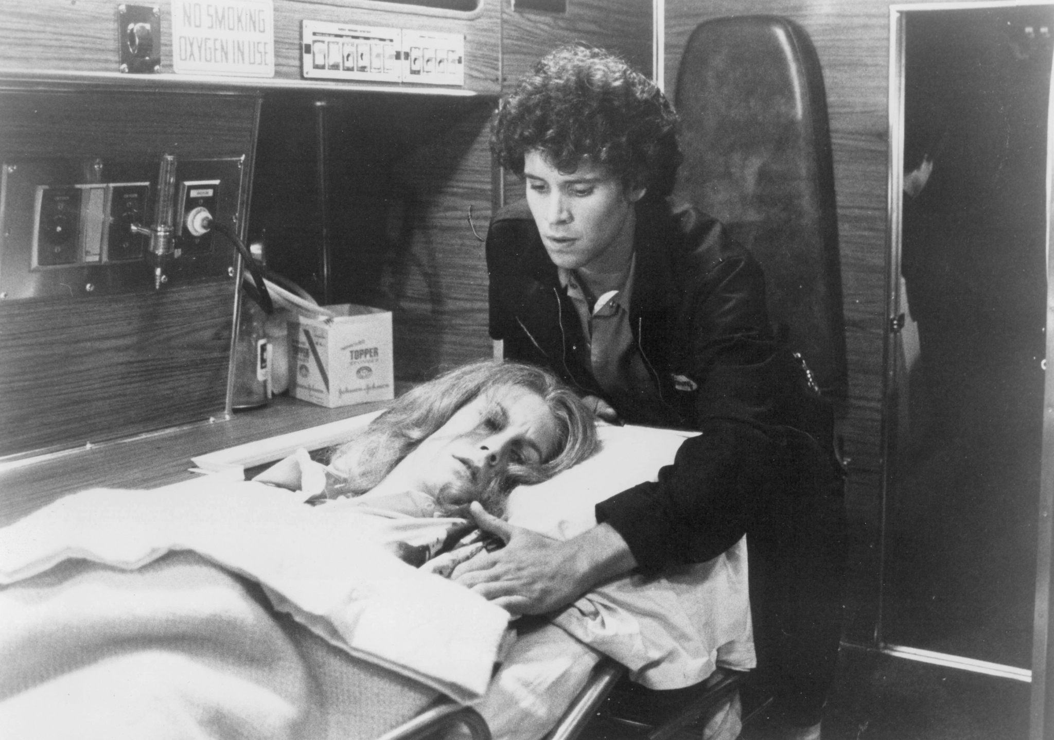 Still of Jamie Lee Curtis and Lance Guest in Halloween II (1981)